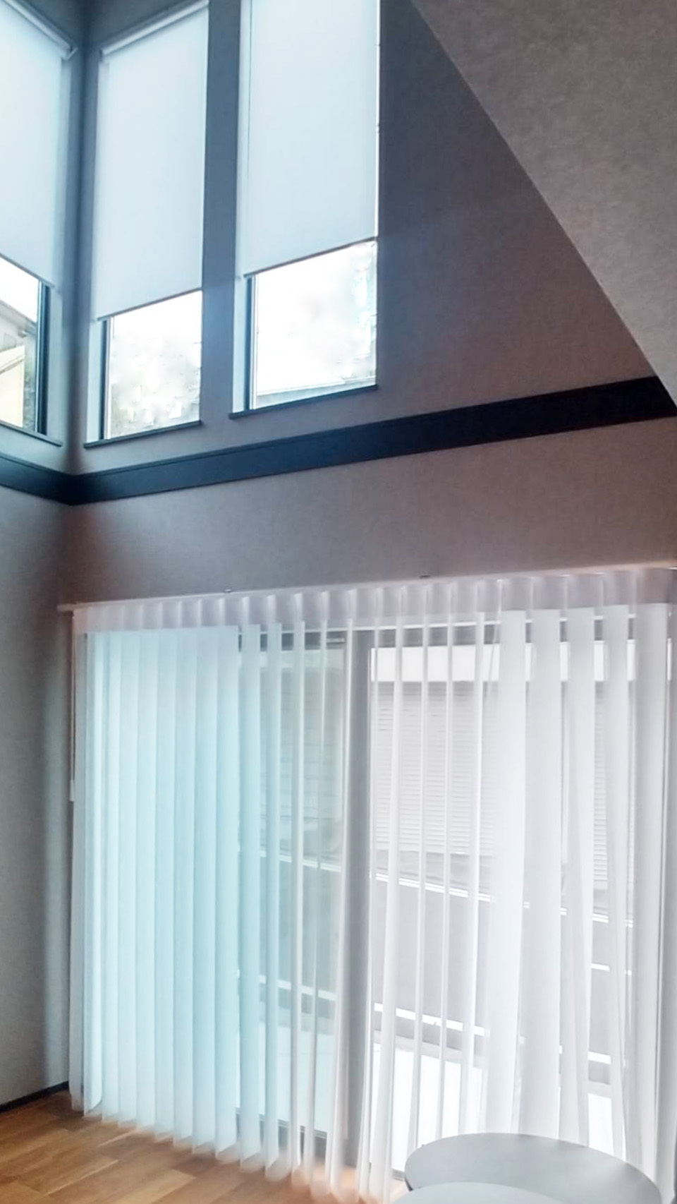 M様邸　電動ロールカーテン取付